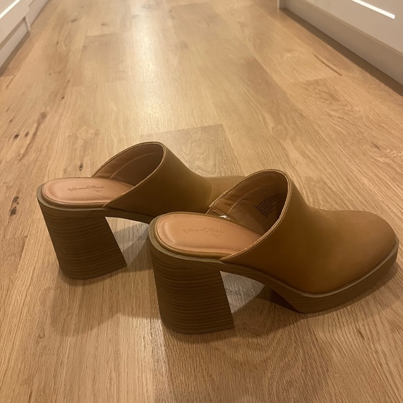 Tan platform clogs (Target/Universal Thread) - Picture 3 of 3